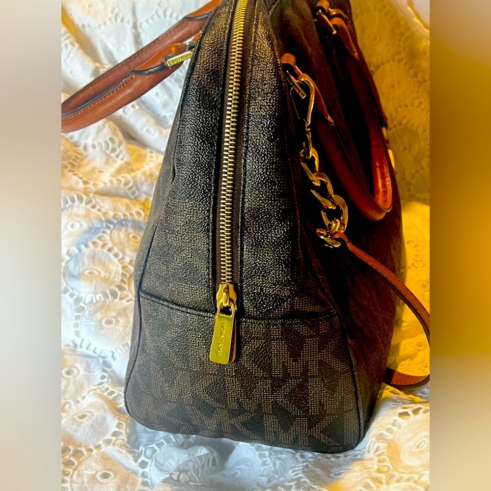 Michael Kors Jet Set Travel Large Satchel with Gold Accents - Picture 5 of 10
